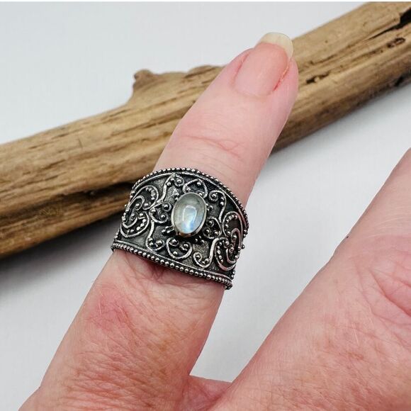 Bali Moonstone Sterling Silver Ring - Picture 6 of 9
